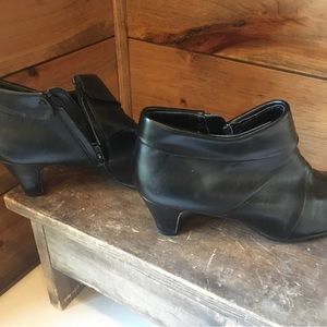 Aerosoles black heeled dress bootie